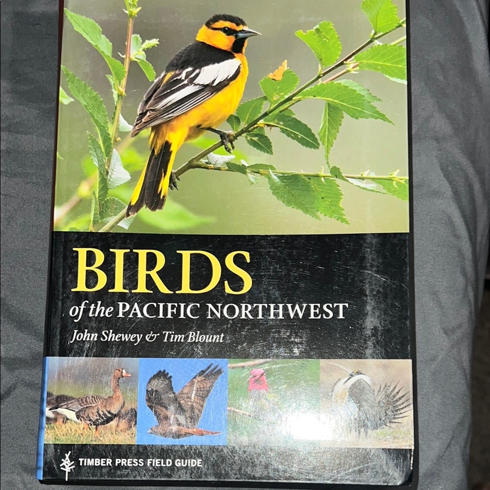 Birds of the Pacific Northwest Guide Book in perfect condition